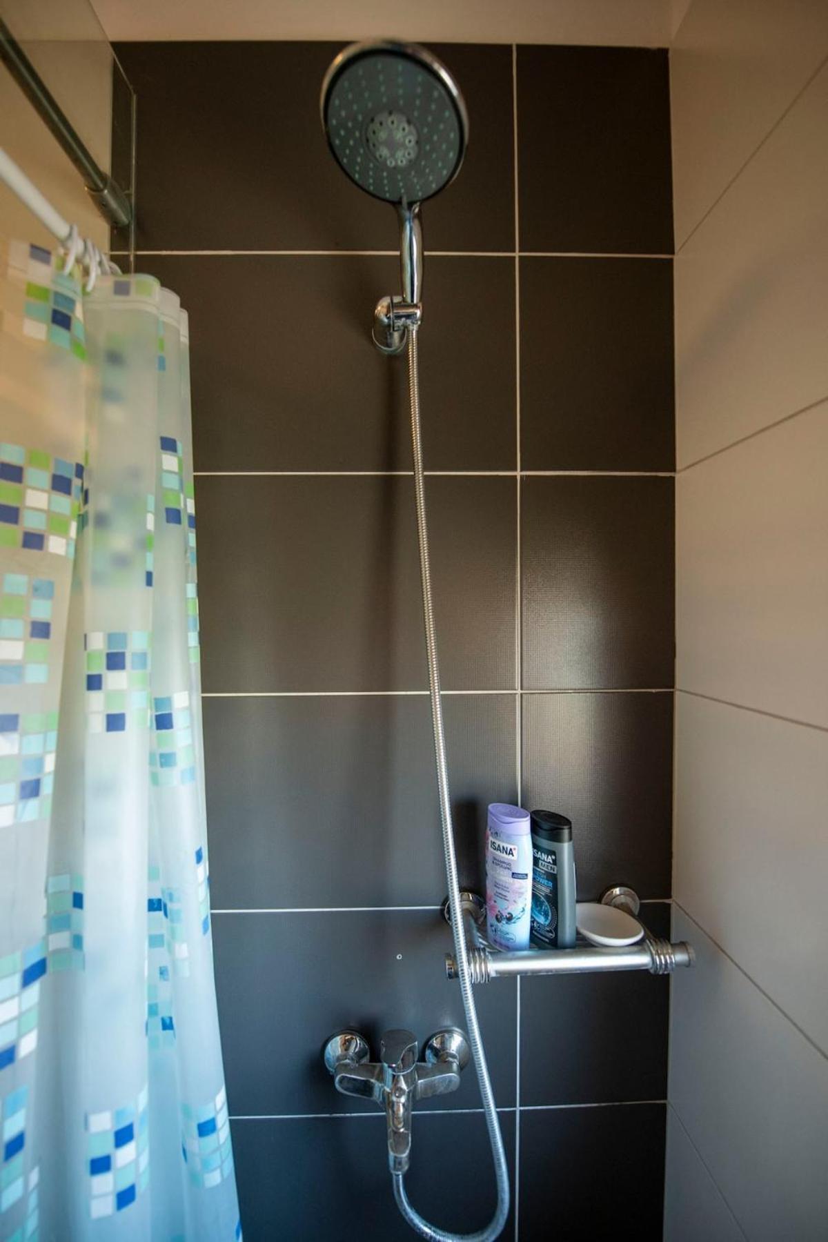 Leilighet Spacious 3 Bedroom Across Tanners' Bridge, Sleeps 8 Tiranë
