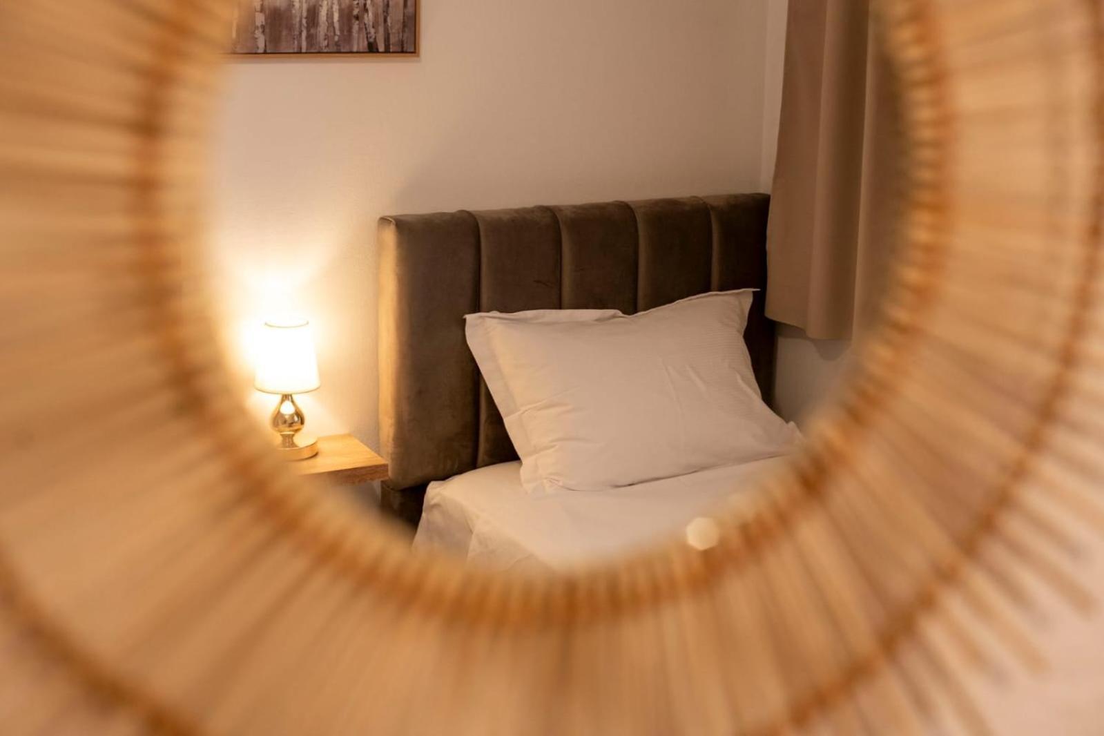 Leilighet Spacious 3 Bedroom Across Tanners' Bridge, Sleeps 8 Tiranë