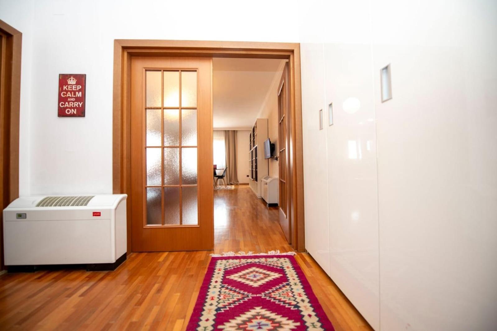 Spacious 3 Bedroom Across Tanners' Bridge, Sleeps 8 *